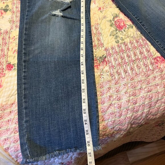 Levi's Boyfriend Cropped Distressed Jeans Size 16W - Picture 2 of 9